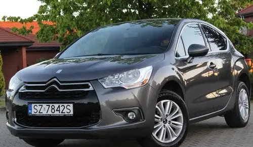 DS 4 