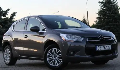DS 4 