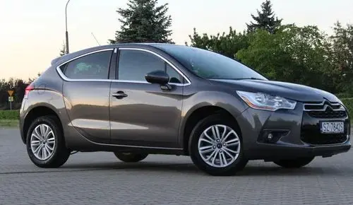 DS 4 