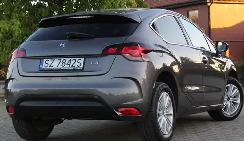 DS 4 