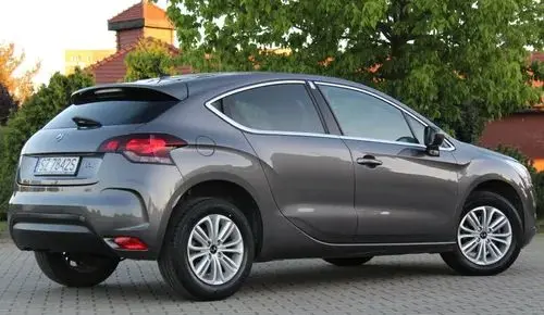 DS 4 