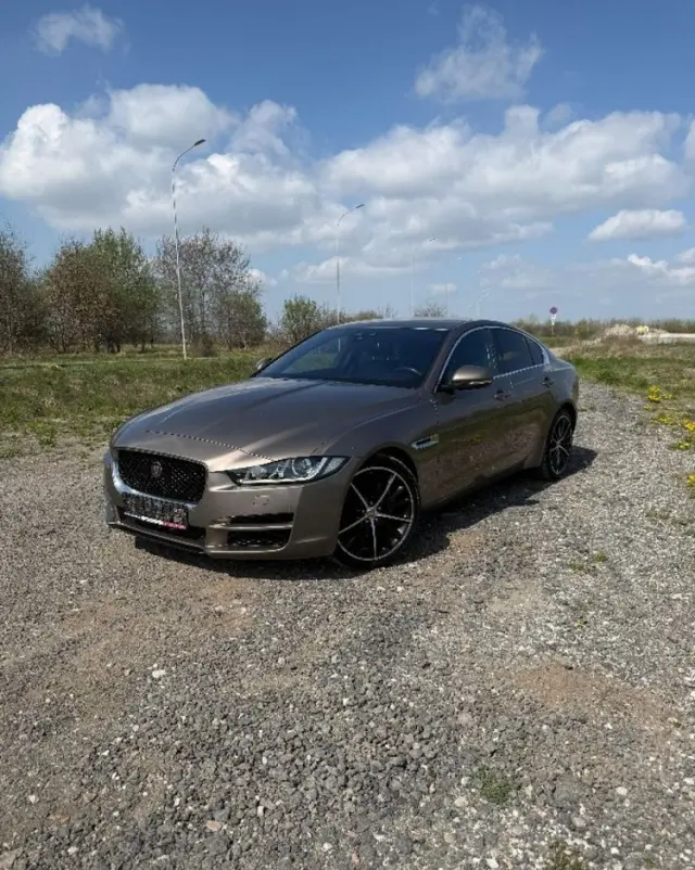 JAGUAR XE 