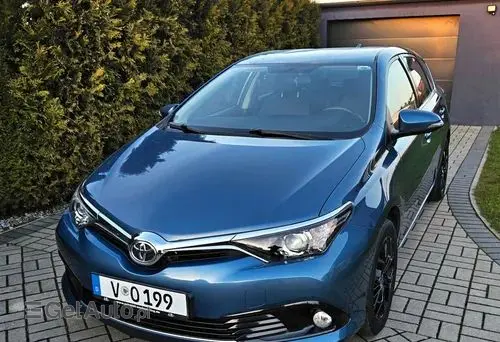 TOYOTA Auris 