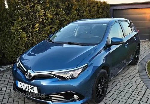 TOYOTA Auris 