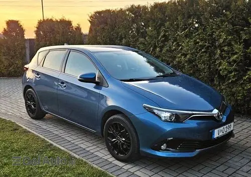 TOYOTA Auris 