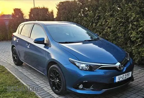 TOYOTA Auris 