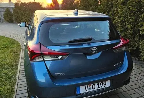 TOYOTA Auris 