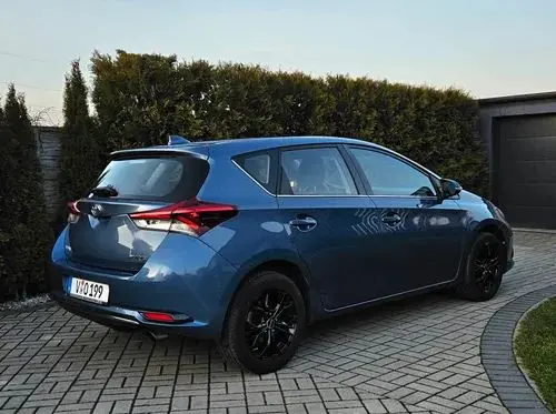 TOYOTA Auris 