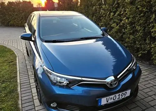 TOYOTA Auris 