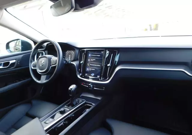 VOLVO V60 D3 Momentum
