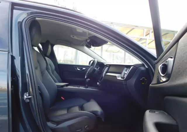 VOLVO V60 D3 Momentum