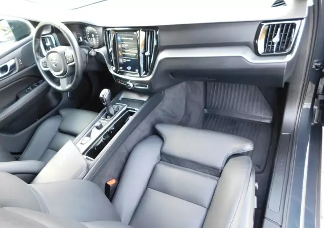 VOLVO V60 D3 Momentum