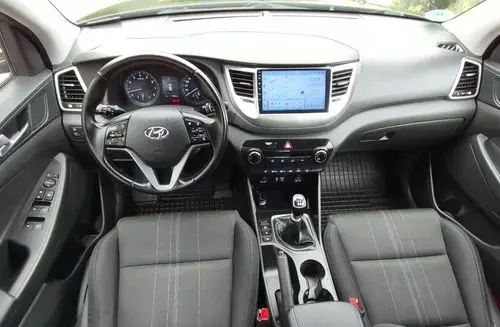HYUNDAI Tucson 