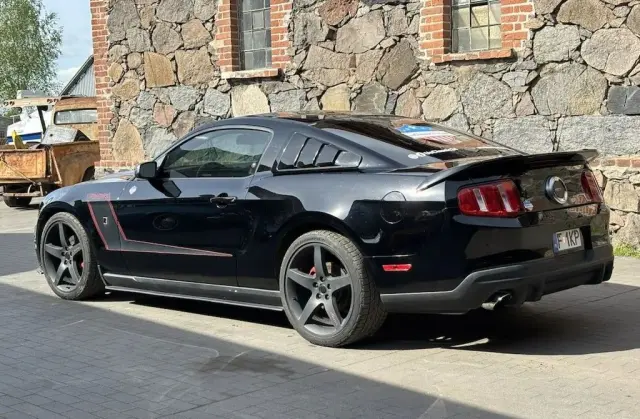FORD Mustang 