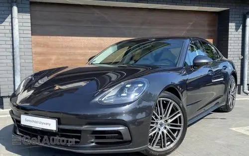PORSCHE Panamera 