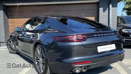 PORSCHE Panamera 