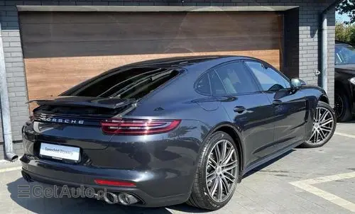 PORSCHE Panamera 