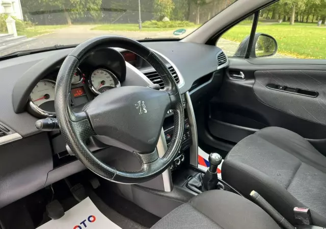 PEUGEOT 207 