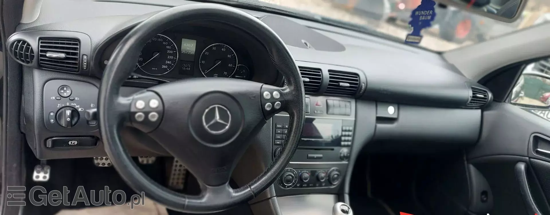 MERCEDES-BENZ Klasa C C 180 Kompressor (143 KM)