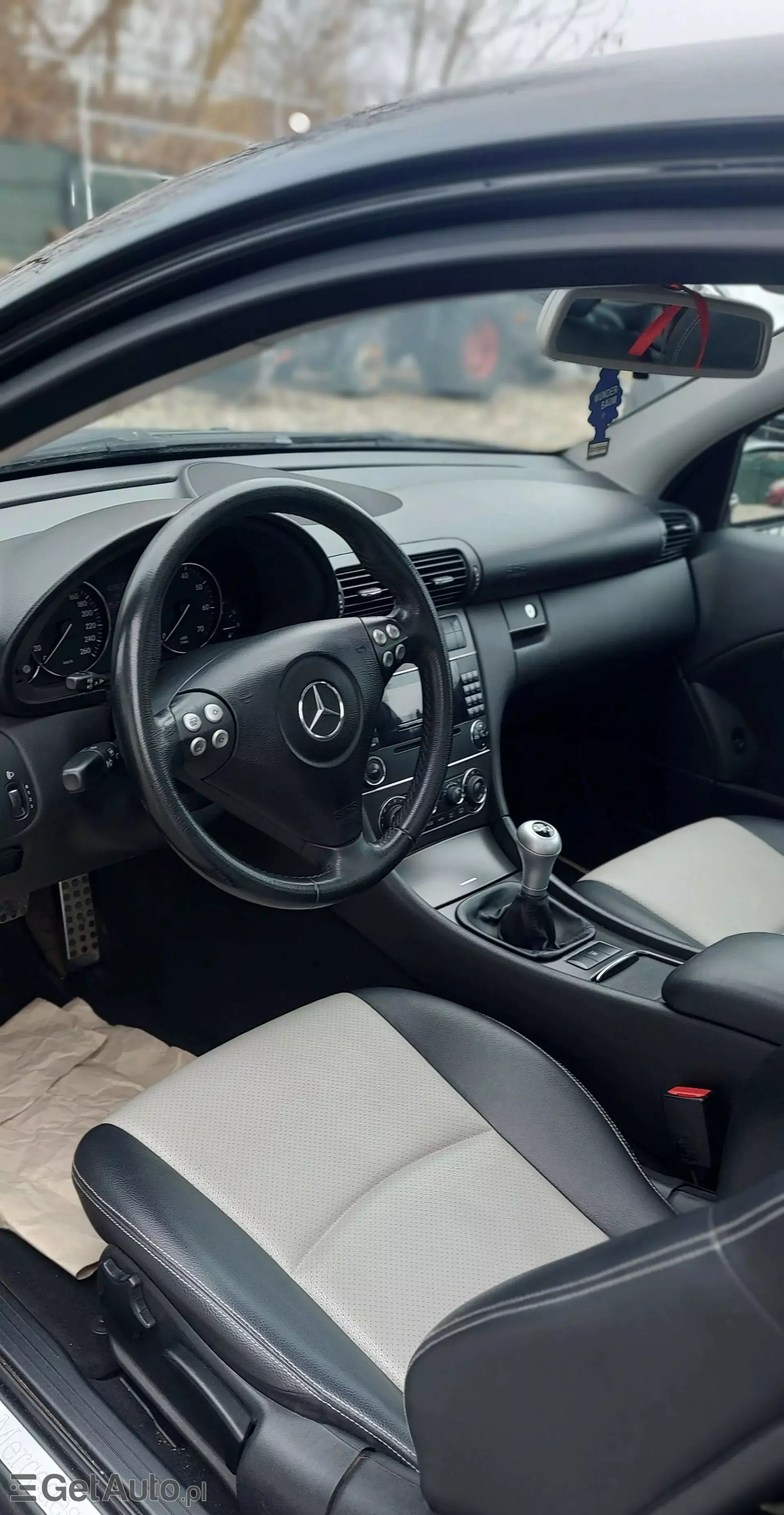 MERCEDES-BENZ Klasa C C 180 Kompressor (143 KM)