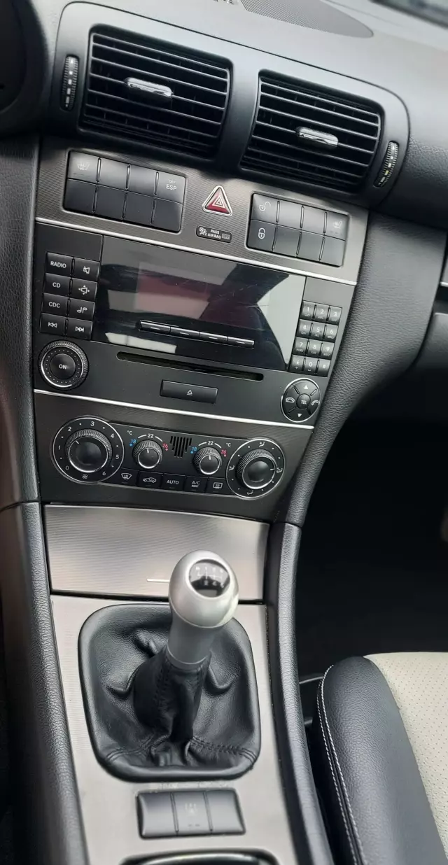 MERCEDES-BENZ Klasa C C 180 Kompressor (143 KM)