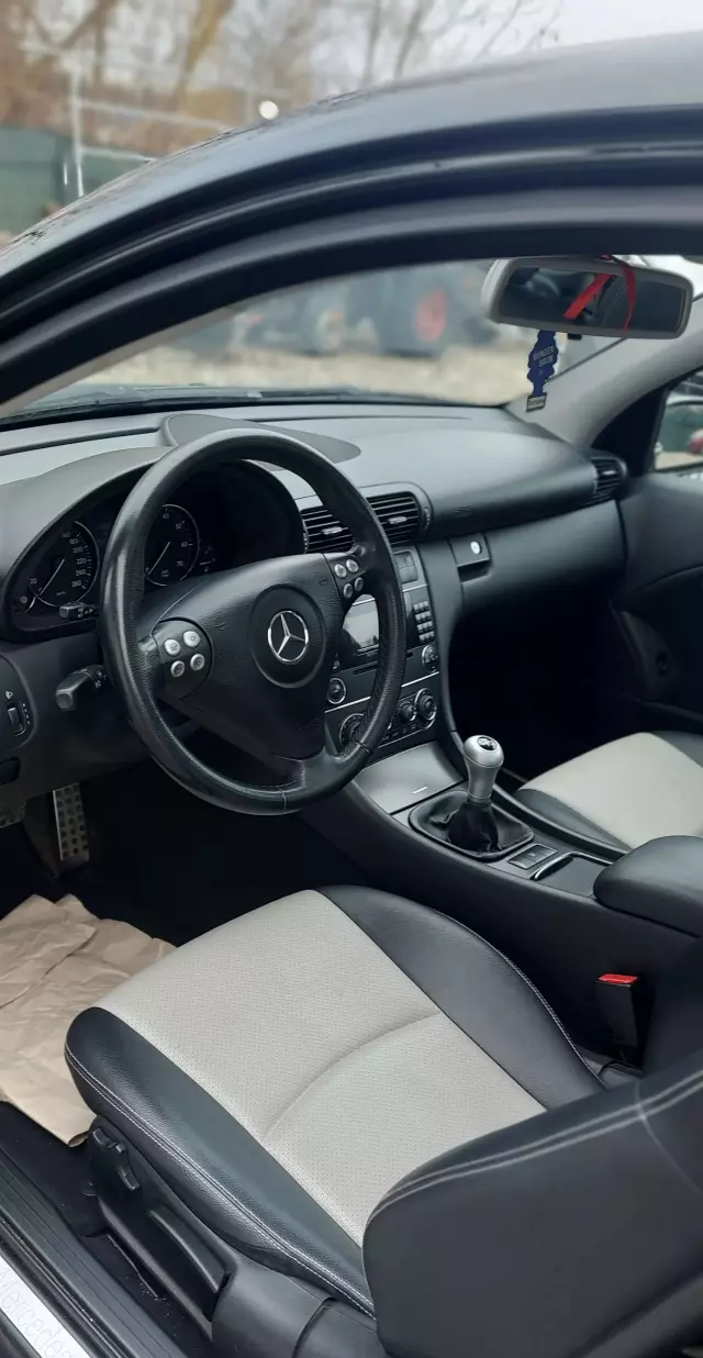 MERCEDES-BENZ Klasa C C 180 Kompressor (143 KM)