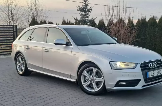 AUDI A4 