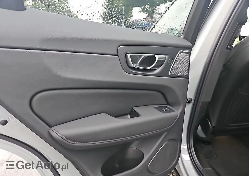 VOLVO XC 60 B5 B AWD Ultra Black Edition