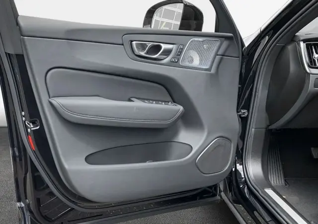 VOLVO XC 60 B5 B AWD Ultra Black Edition