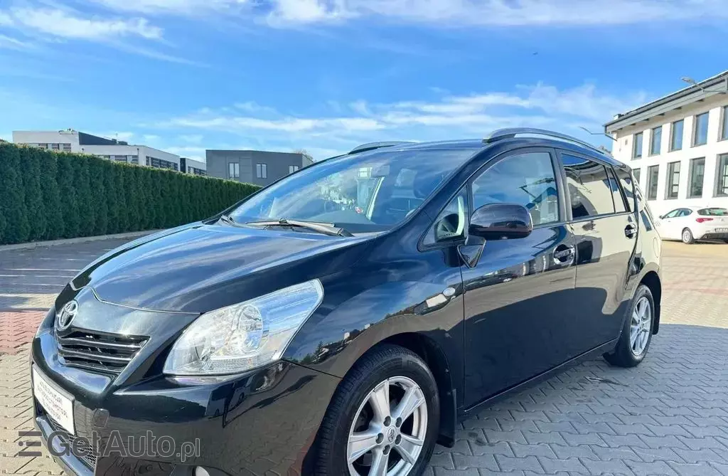 TOYOTA Verso 