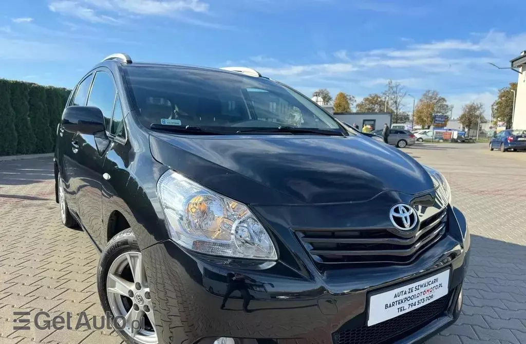 TOYOTA Verso 