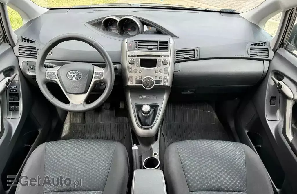 TOYOTA Verso 