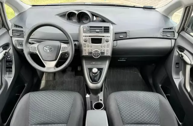 TOYOTA Verso 