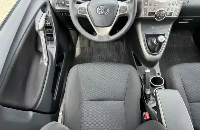 TOYOTA Verso 