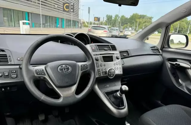 TOYOTA Verso 