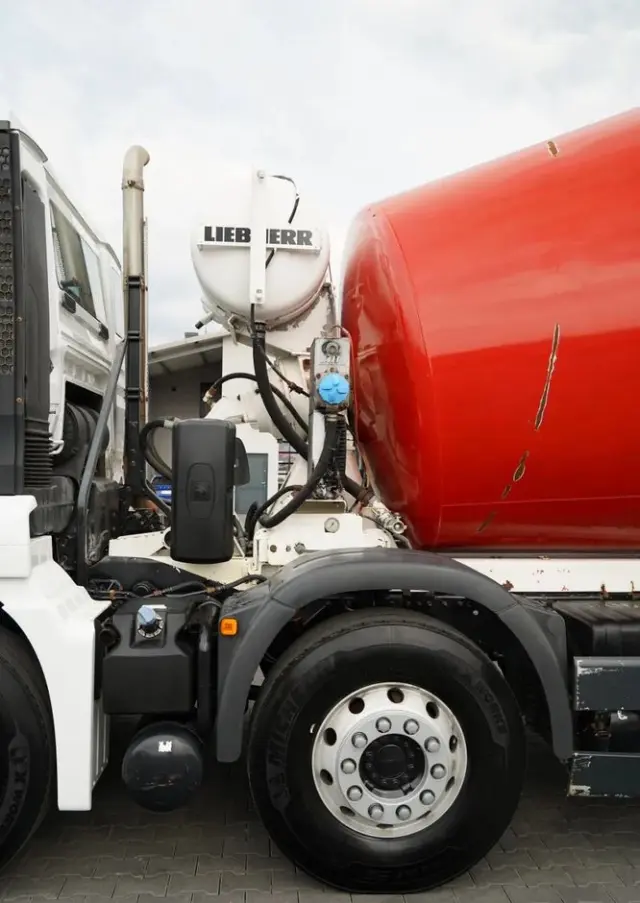 MAN TGS 32.400 / 8x4 / BETONOMIESZARKA LIEBHERR   / GRUSZKA 9 M3 / ALUFELGI / EURO 5 