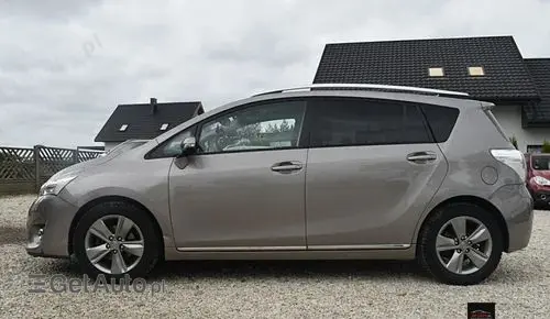 TOYOTA Verso 