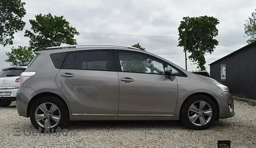 TOYOTA Verso 