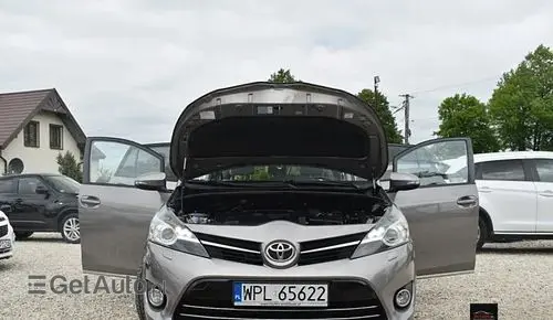 TOYOTA Verso 