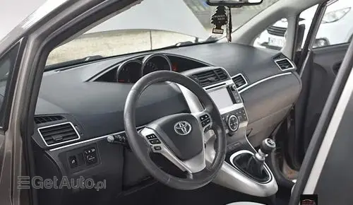 TOYOTA Verso 