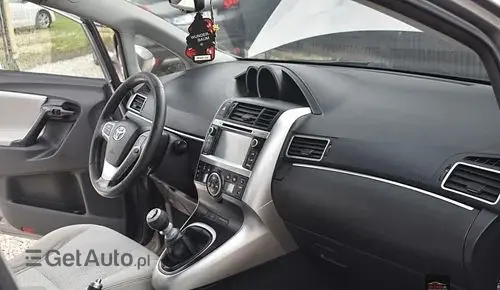 TOYOTA Verso 