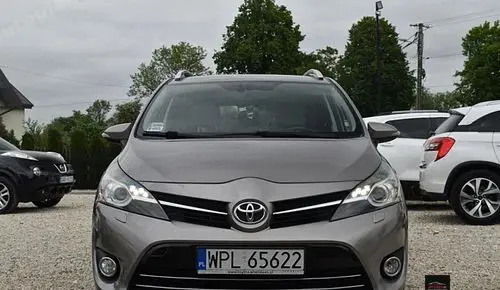 TOYOTA Verso 