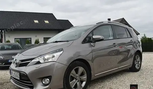 TOYOTA Verso 