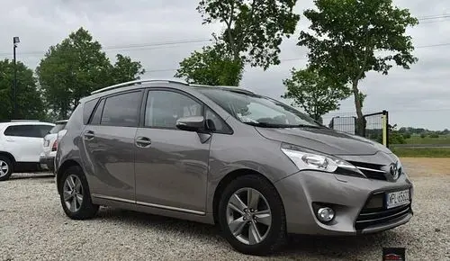 TOYOTA Verso 