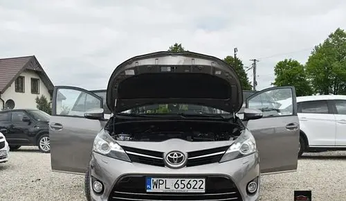 TOYOTA Verso 