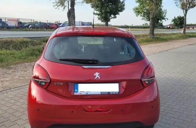 PEUGEOT 208 