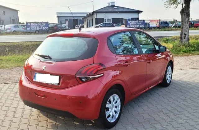 PEUGEOT 208 