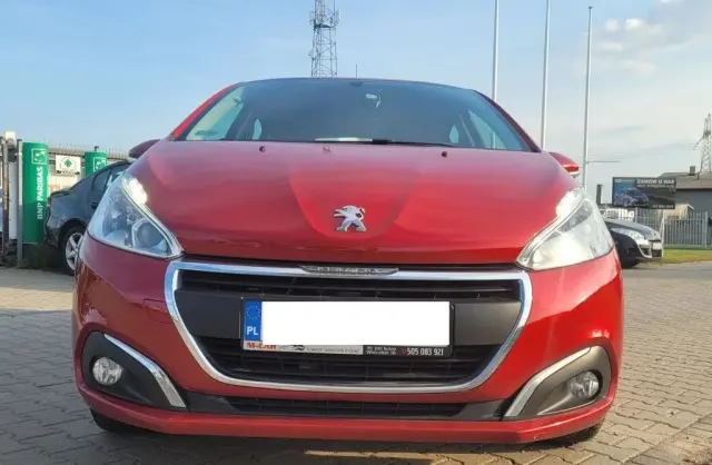 PEUGEOT 208 