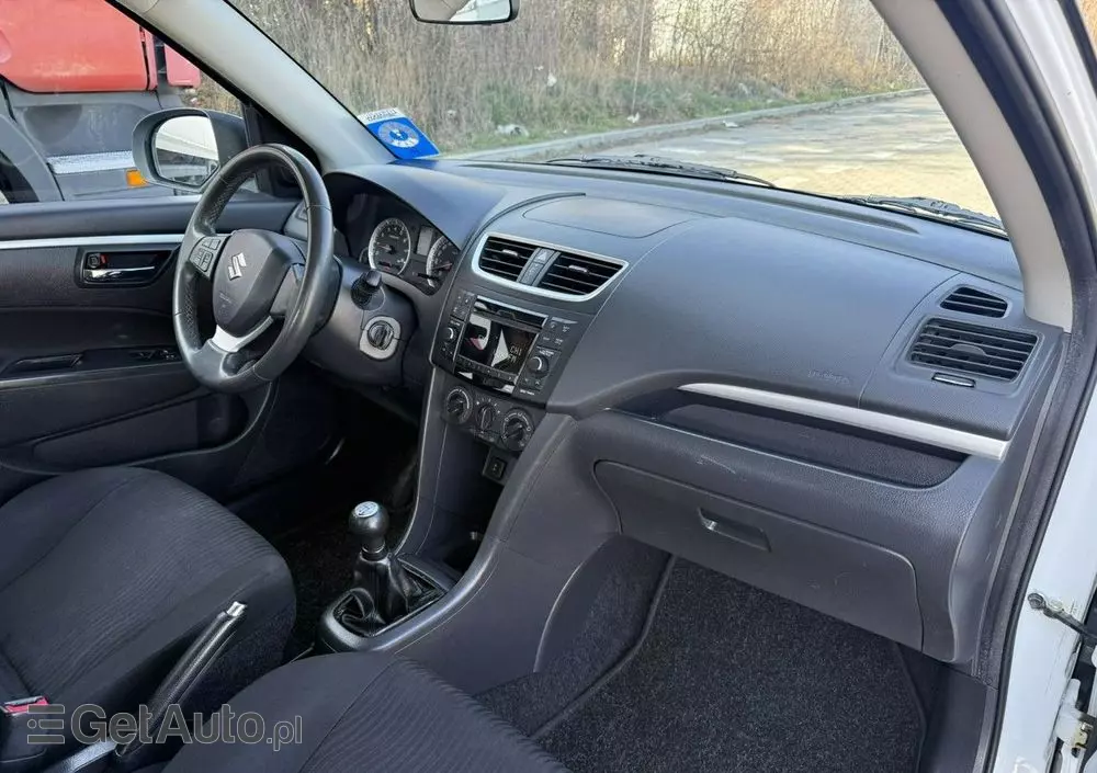 SUZUKI Swift 