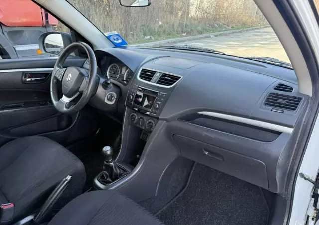 SUZUKI Swift 